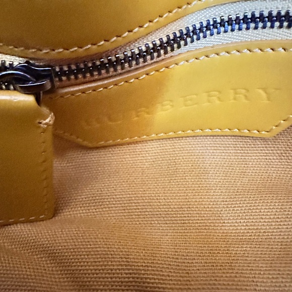 AUTHENTIC Burberry Beige/Yellow Nova check PVC and patent leather Tote - Picture 3 of 7